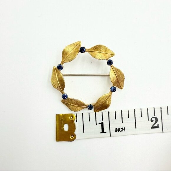 Vintage Krementz 14K Crystal Overlay Wreath Brooch - Picture 6 of 6